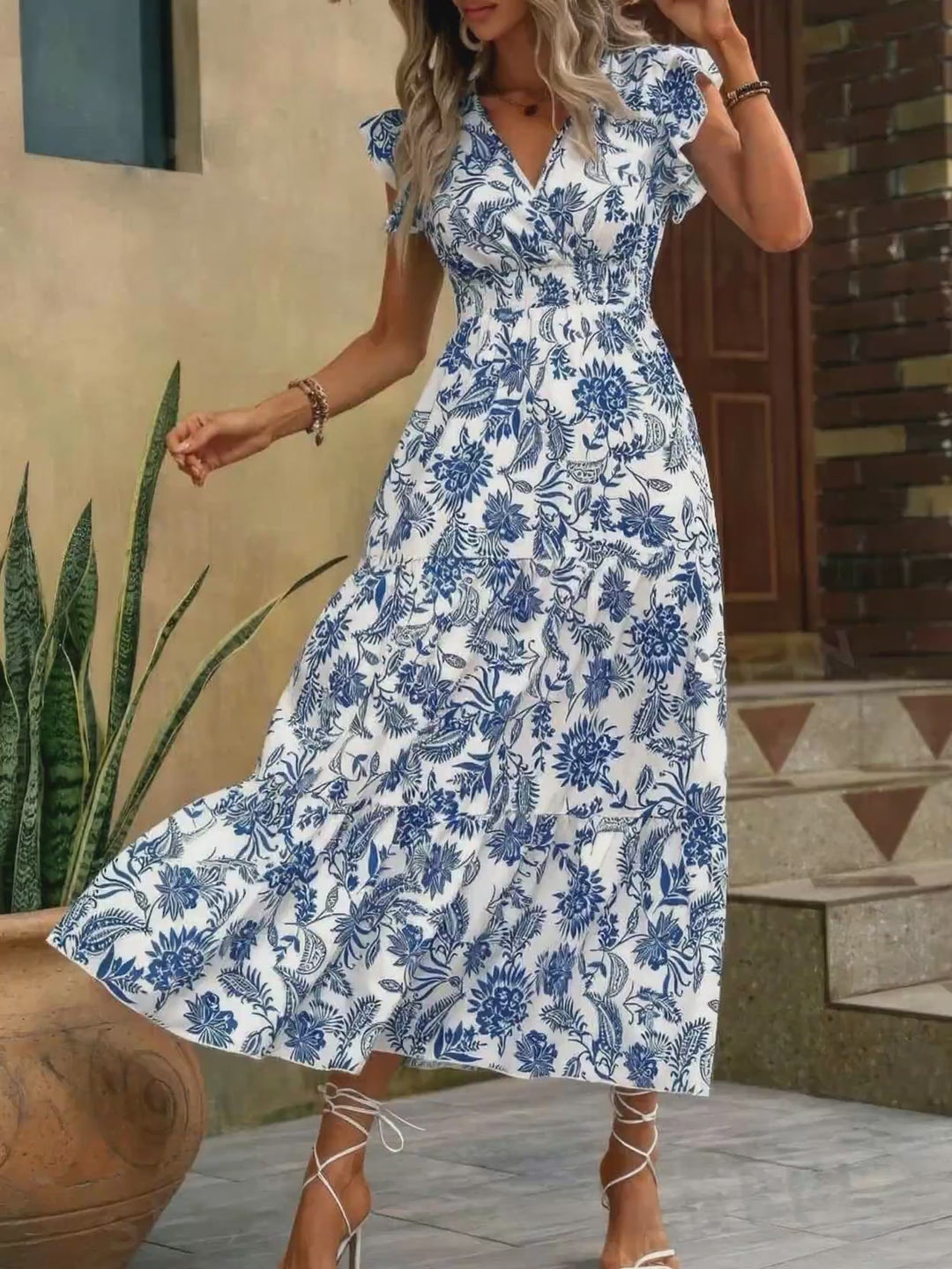 Robe Bohème Blanche à Fleurs Bleues - Lina-Mae
